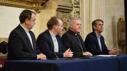 Las puertas de Antonio López de la Catedral de Burgos se podrán contemplar gratis este próximo mes: un paraíso de bronce de 8 toneladas
