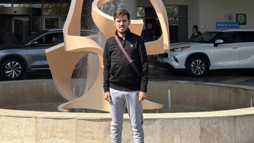 Guillermo Hermoso de Mendoza, a la salida del centro hospitalario en México