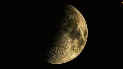 Luna en cuarto creciente, 28-11-2025