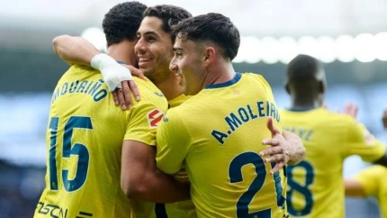 Los jugadores del Villarreal celebran uno de los goles ante la Real Sociedad