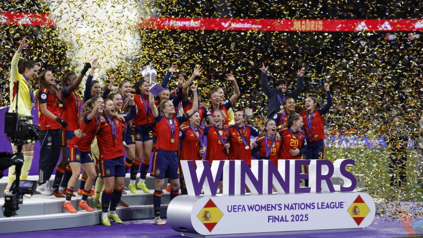 La selección española levanta el trofeo de campona de la Liga de las Naciones