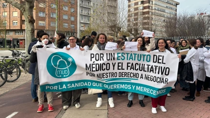 Los médicos de Burgos secundan la huelga nacional y se manifiestan para exigir un estatuto propio que mejore sus condiciones laborales