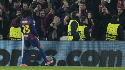 Koundé celebra el gol del Barcelona frente al Eintracht