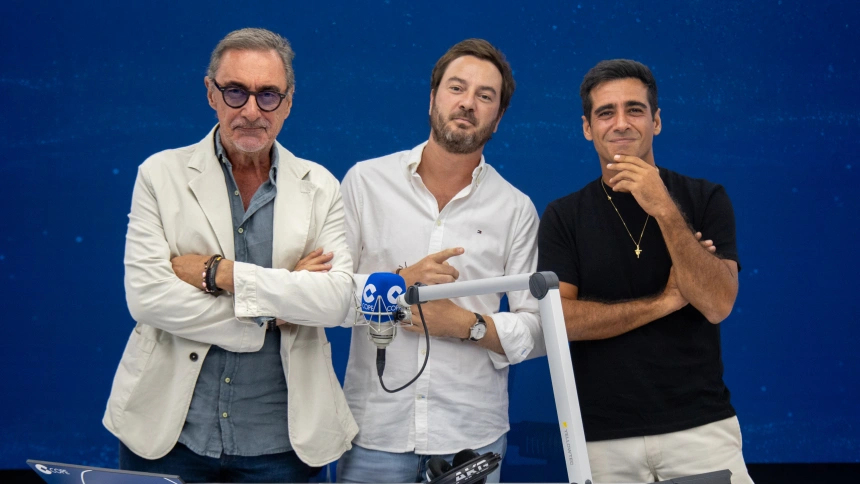 Carlos Herrera con Jorge Bustos y Alberto Herrera en el estudio de COPE.