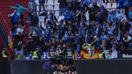 Los jugadores del Málaga celebran un gol ante el Albacete