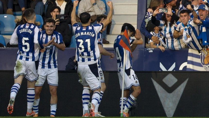 Kubo celebra su gol, en el Levante - Real Sociedad