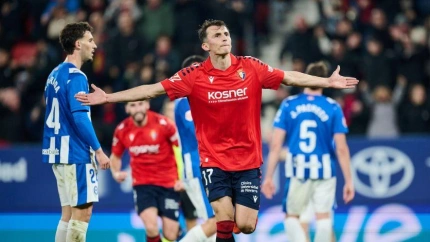 Budimir celebra su gol en el Osasuna-Alavés