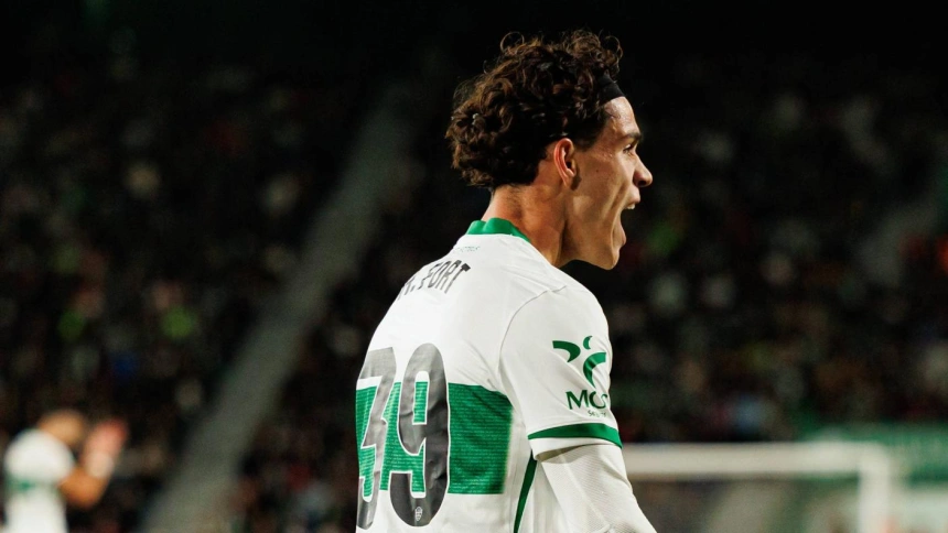 Héctor Fort celebrando un gol del Elche