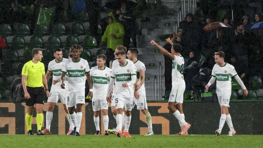 Álvaro Rodríguez celebra el 2-0 del Elche contra el Rayo