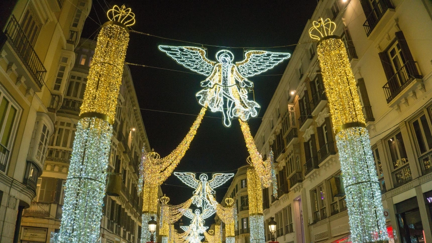 Imagen de recurso de luces de Navidad en la calle Marqués de Larios, en Málaga