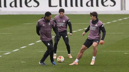 Jude Bellingham, Fran García y Gonzalo durante un entrenamiento del Real Madrid