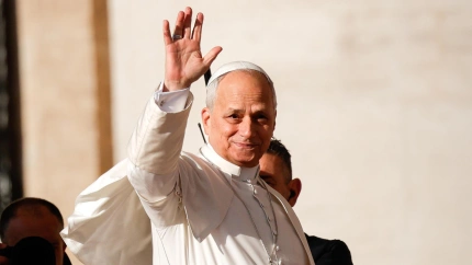 Vatican City (Vatican City State (Holy See)), 31/12/2025.- Pope Leo XIV greets the faithful during his weekly general audience in Saint Peter's Square, Vatican City, 31 December 2025. (Papa) EFE/EPA/GIUSEPPE LAMI