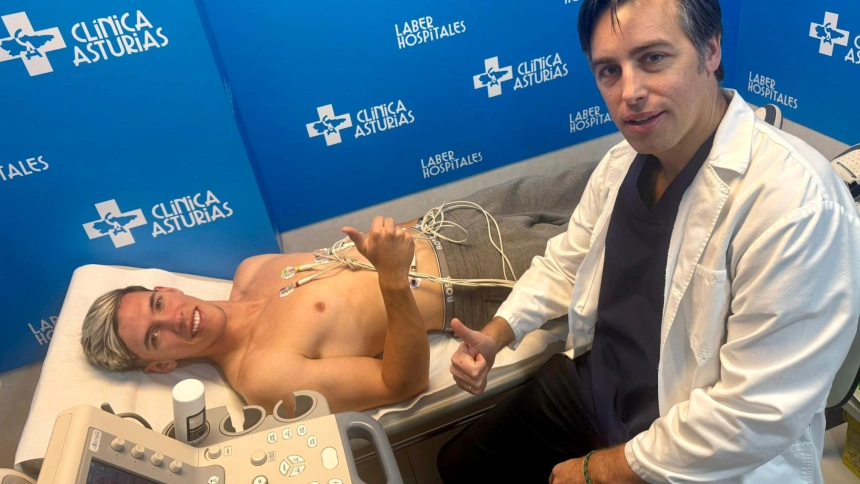 Thiago Borbas pasando reconocimiento médico con el Real Oviedo