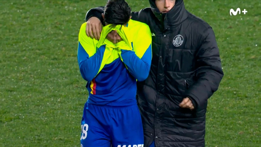 Las lágrimas de Alex Sancris durante el Rayo-Getafe