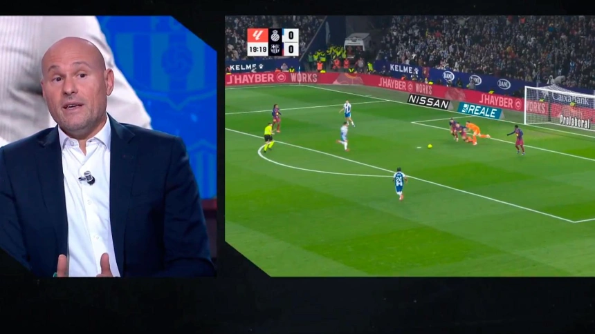 Mateu Lahoz, excolegiado internacional, analiza la "conducta antideportiva" de Joan García con Gerard Martín en el Espanyol-Barça: