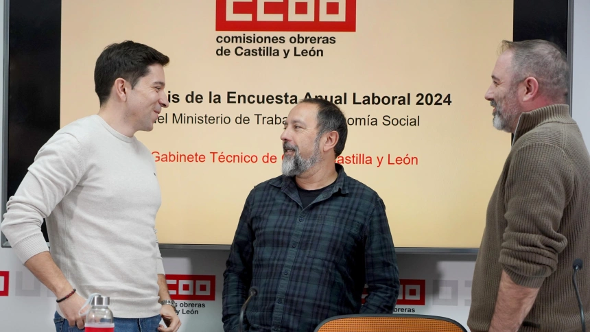 CCOO de Castilla y León presenta un informe sobre los resultados de la Encuesta Anual Laboral 2024. Intervienen el secretario autonómico de Empleo, Protección social y Nuevas Realidades del Trabajo de CCOO, Javier Moreno; el de Formación y Cultura, Luis Fernández, y el técnico de la Secretaría de Política Institucional y Desarrollo Sostenible, Sergio Hernández.