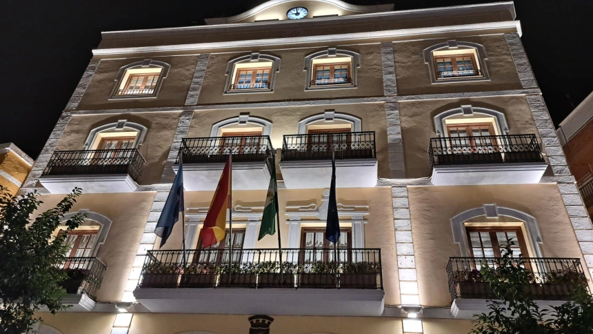 La justicia frena la subida salarial de Almuñécar a instancias del Gobierno y el alcalde denuncia una 'traición'