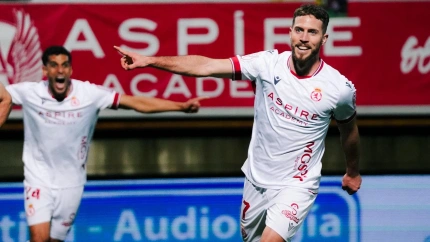 Iván Calero celebra el gol de la Cultural frente al Athletic