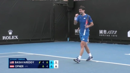 Ofner celebra su pase a la siguiente ronda de la fase previa del Open de Australia sin darse cuenta de su error.