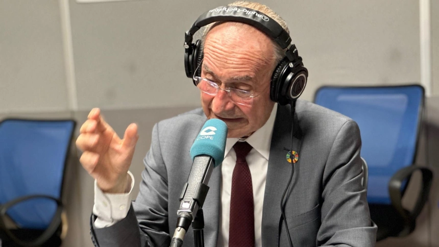 Francisco de la Torre en COPE: "No querer que las esculturas se instalen temporalmente en el Puerto de Málaga me parece de un radicalismo excesivo"