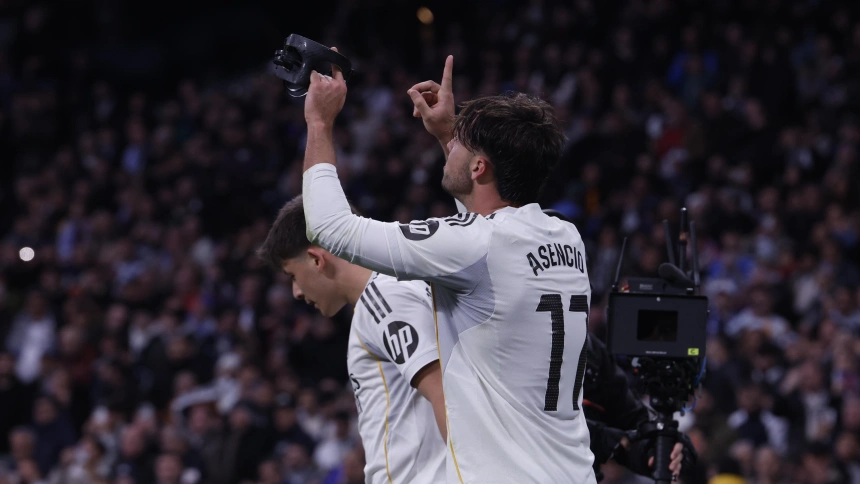 Asencio celebra su gol, en el Real Madrid - Levante