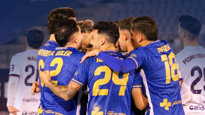 Los jugadores del CF Lorca Deportiva celebran un gol del partido ante el Real Jaén