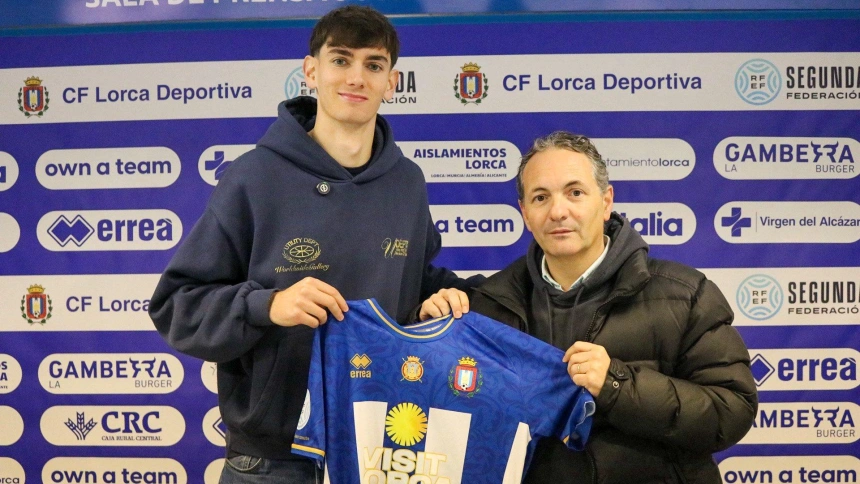 Momento de la presentación de Arruabarrena con David Navarro "Peki", director deportivo del club