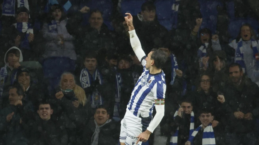 Oyarzabal celebra uno de sus dos goles contra el Celta