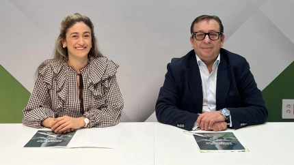 Paula Marrero, vicepresidenta del Colegio Profesional de Dietistas-Nutricionistas de Canarias, y José Manuel Garrido, director de Relaciones Institucionales de Caja Siete