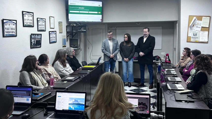 El programa 'Preparadas' forma a más de 700 mujeres desempleadas de la Costa de Granada en competencias digitales