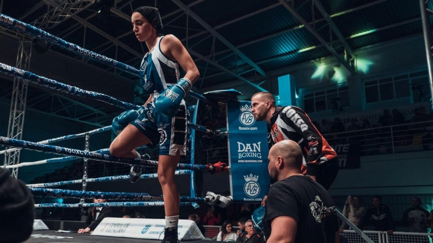 La joven boxeadora Sara Oulkadi apunta a su sueño: los Juegos Olímpicos.