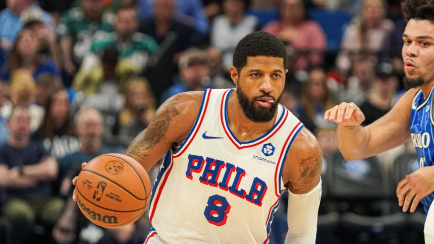 Paul George durante un partido con Philadelphia 76ers