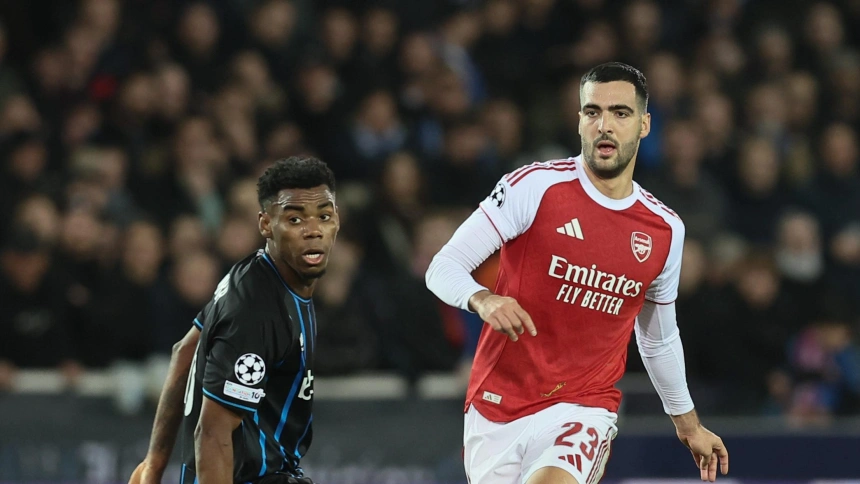 Mikel Merino durante un partido con el Arsenal