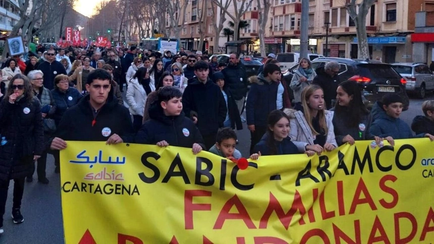 Manifestación multitudinaria en Cartagena por el futuro de Sabic