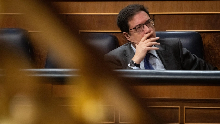 El ministro para la Transformación Digital y de la Función Pública, Óscar López, durante una sesión plenaria en el Congreso