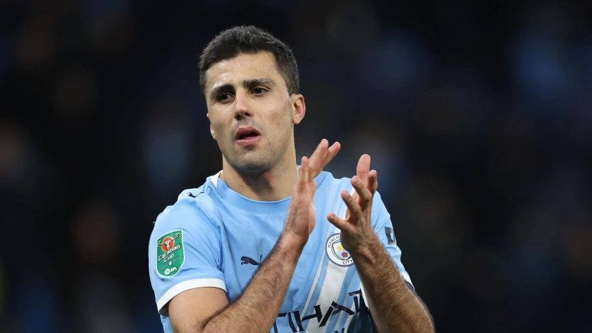 Rodri durante un partido con el Manchester City
