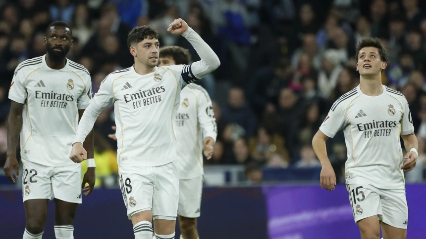 Valverde celebra el tercer gol del Real Madrid contra la Real Sociedad