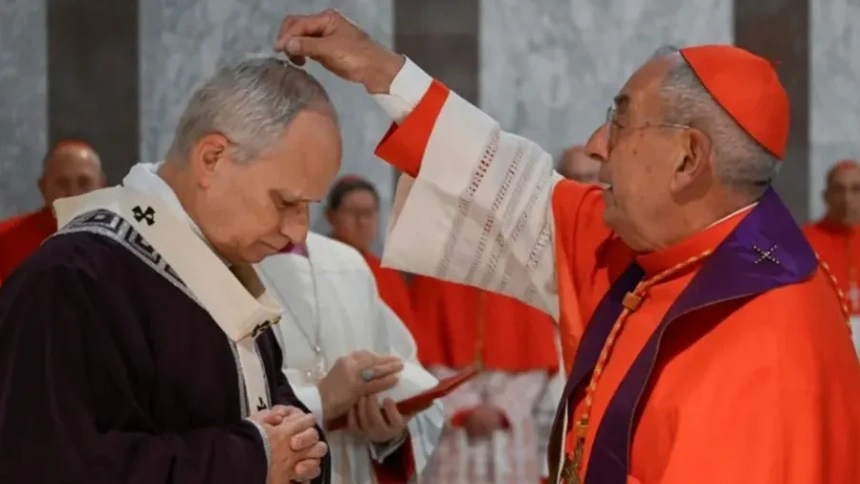 El Papa recibe la ceniza en el comienzo de la Cuaresma 2026