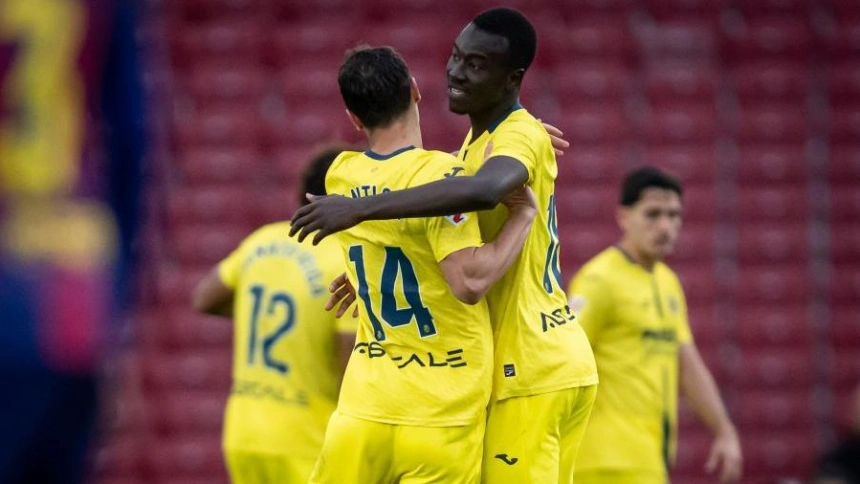 Pape Gueye celebra su gol en el Barcelona - Villarreal