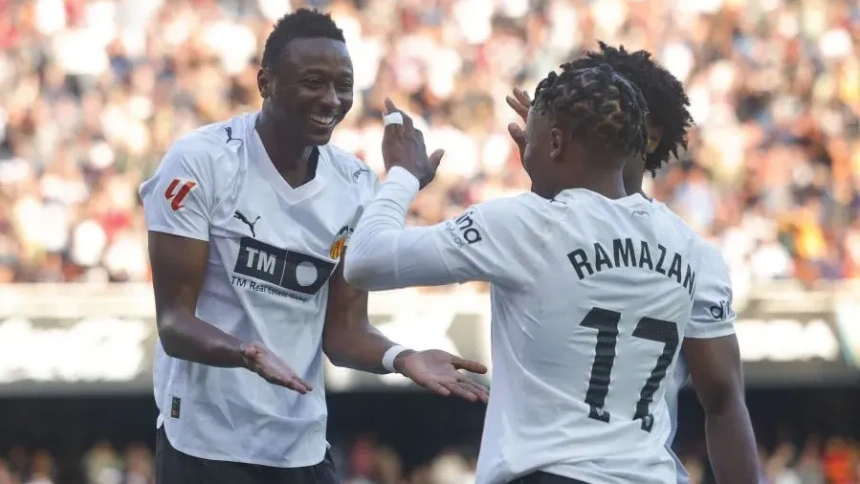 Sadiq y Ramazzani reflotan con sus goles al Valencia CF