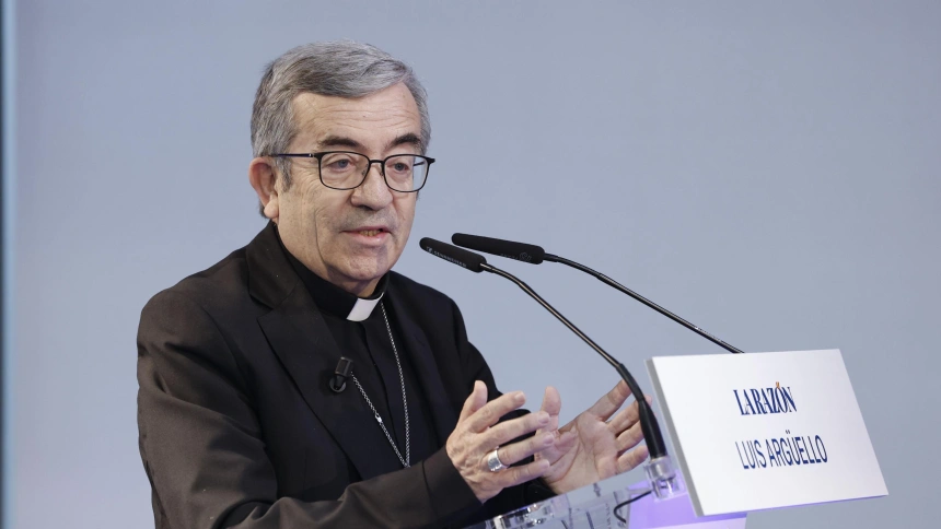 MADRID, 03/03/2026.- Luis Argüello, arzobispo de Valladolid y presidente de la Conferencia Episcopal Española, durante su intervención en un desayuno informativo este martes en Madrid. EFE/ Chema Moya