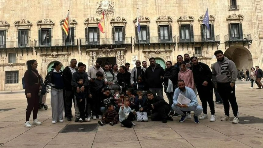 Vecinos afectados por el incendio del barrio Miguel Hernández