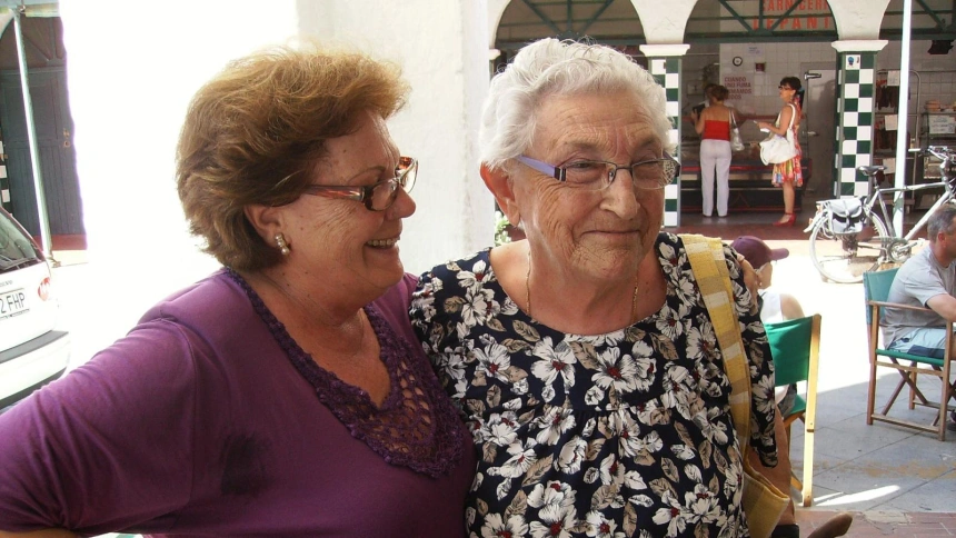 Homenatge a les dones de S'emissora, Juanita Roca i Mery Hernández, amb motiu del Dia Internacional de la Dona