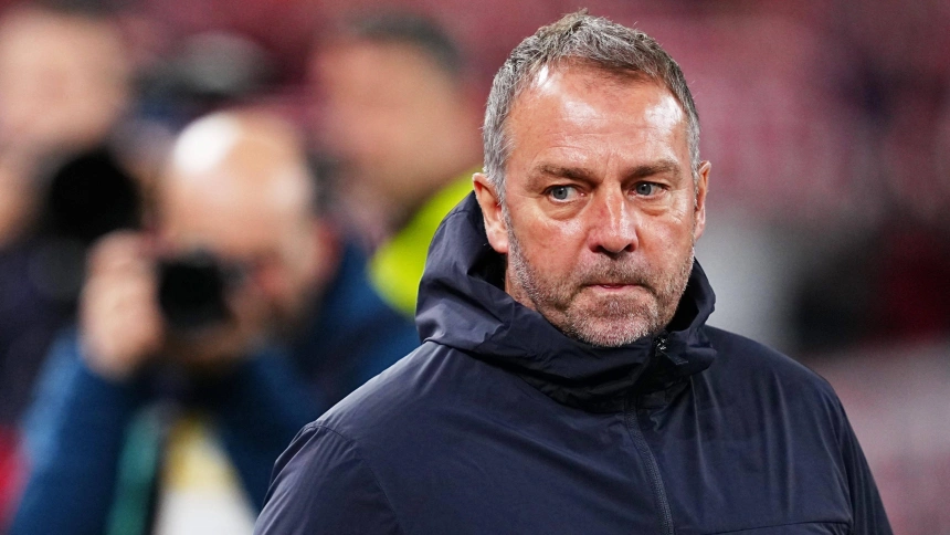 Hansi Flick antes de comenzar el partido del Athletic - Barcelona