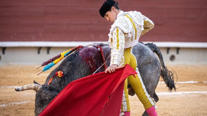 Natural de Ginés Marín durante su faena al cuarto toro de La Quinta