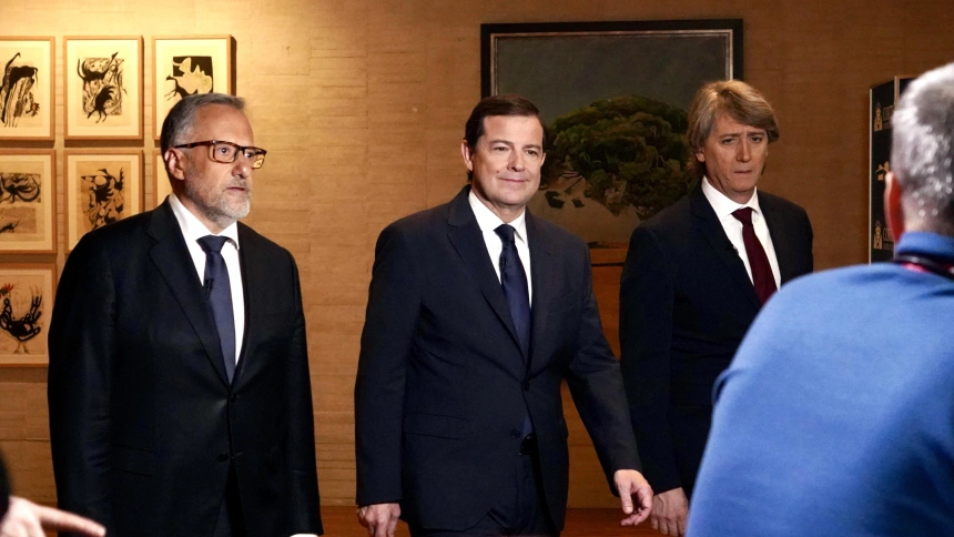 Los candidatos a la Presidencia de la Junta Carlos Pollán (Vox); Alfonso Fernández Mañueco (PP) y Carlos Martínez (PSOE) en el primer debate de las elecciones autonómicas.