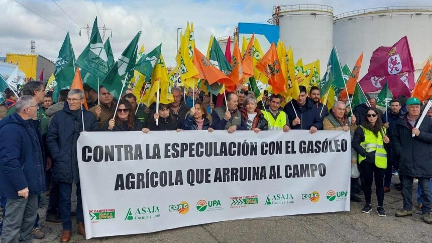 Las opas bloquean el centro logístico de hidrocarburos Exolum (CLH) de Santovenia de Pisuerga