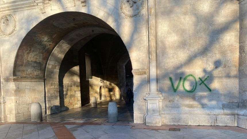 Pintura vandálica VOX Burgos