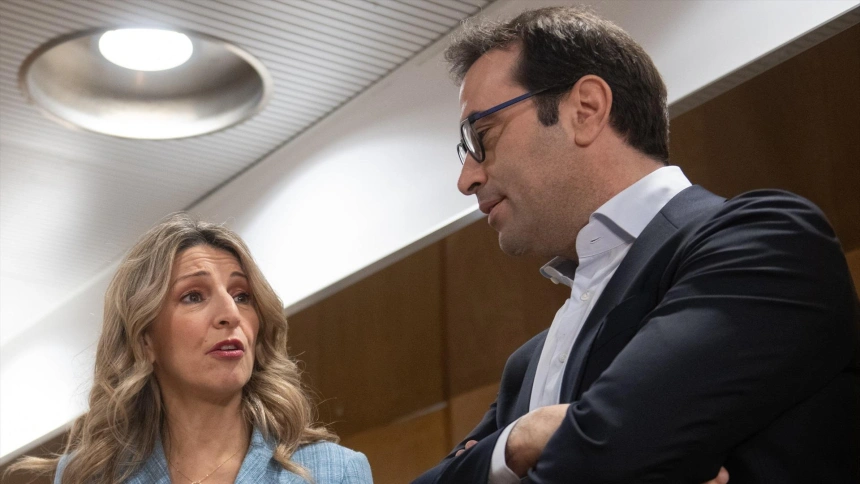 La vicepresidenta segunda y ministra de Trabajo y Economía Social, Yolanda Díaz, y el ministro de Economía, Comercio y Empresa, Carlos Cuerpo