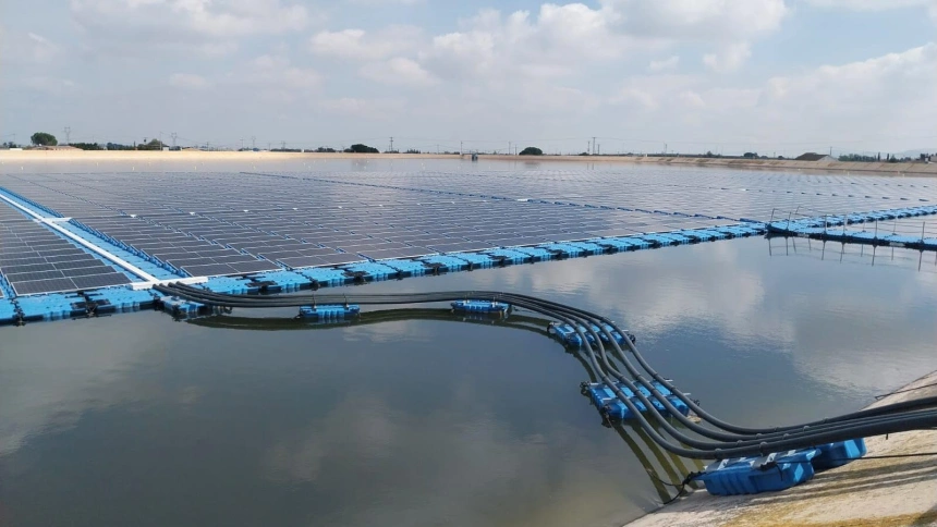 Planta solar flotante